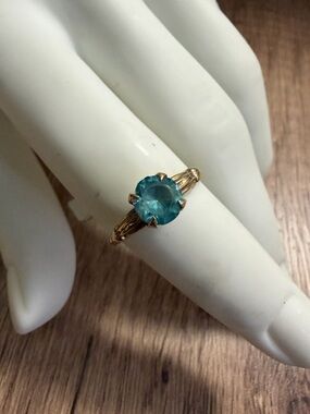 Vintage 10k Gold Blue Topaz Ring size 8